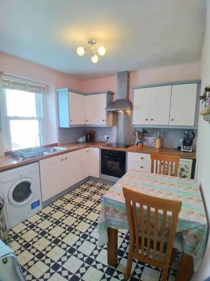 Sea View Cottage, 2 Bedrooms With Stunning Views An Cóbh Esterno foto