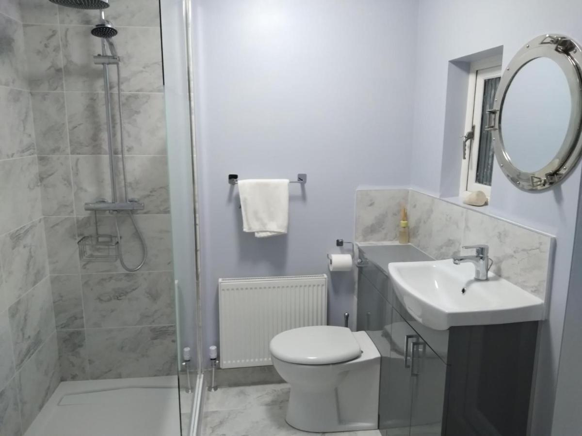 Sea View Cottage, 2 Bedrooms With Stunning Views An Cóbh Esterno foto